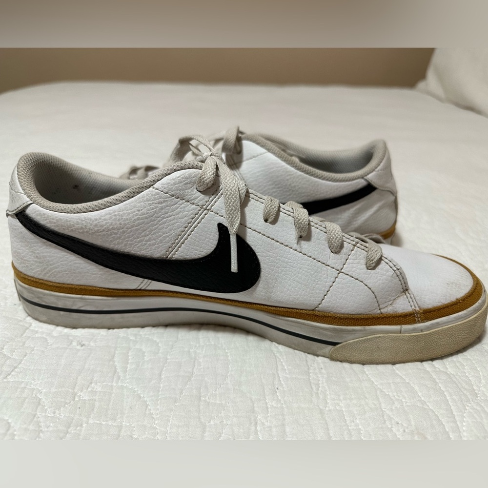 Men’s 11.5 Nike Court Legacy. Great condition.